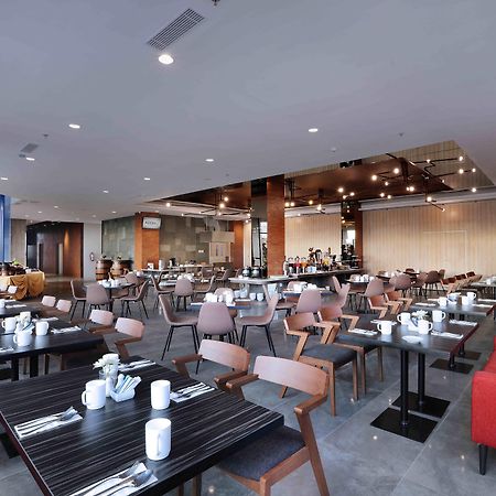 Aston Inn Pandanaran Semarang Exterior photo