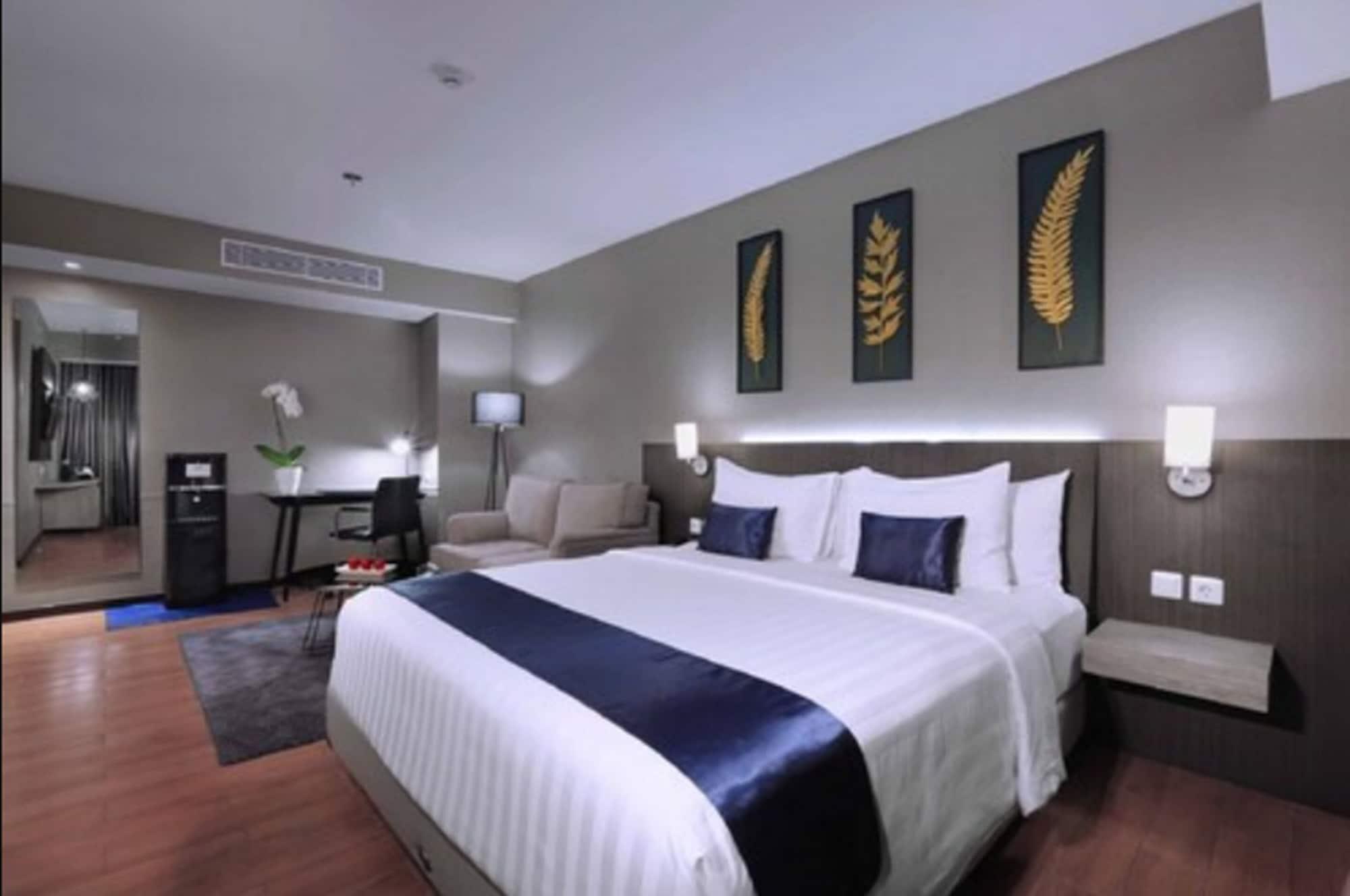Aston Inn Pandanaran Semarang Exterior photo