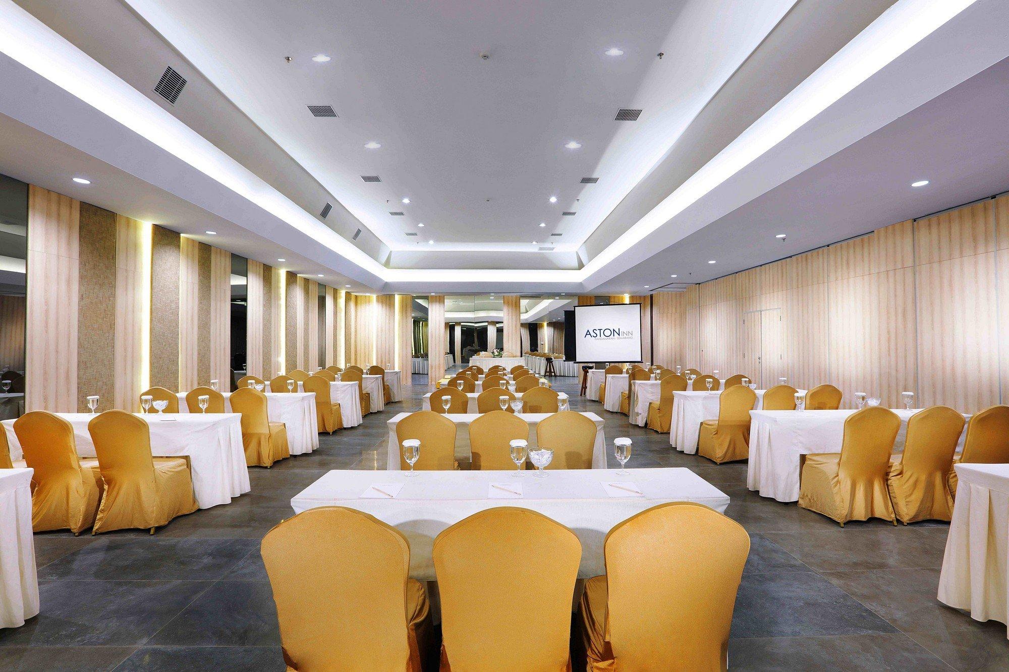 Aston Inn Pandanaran Semarang Exterior photo