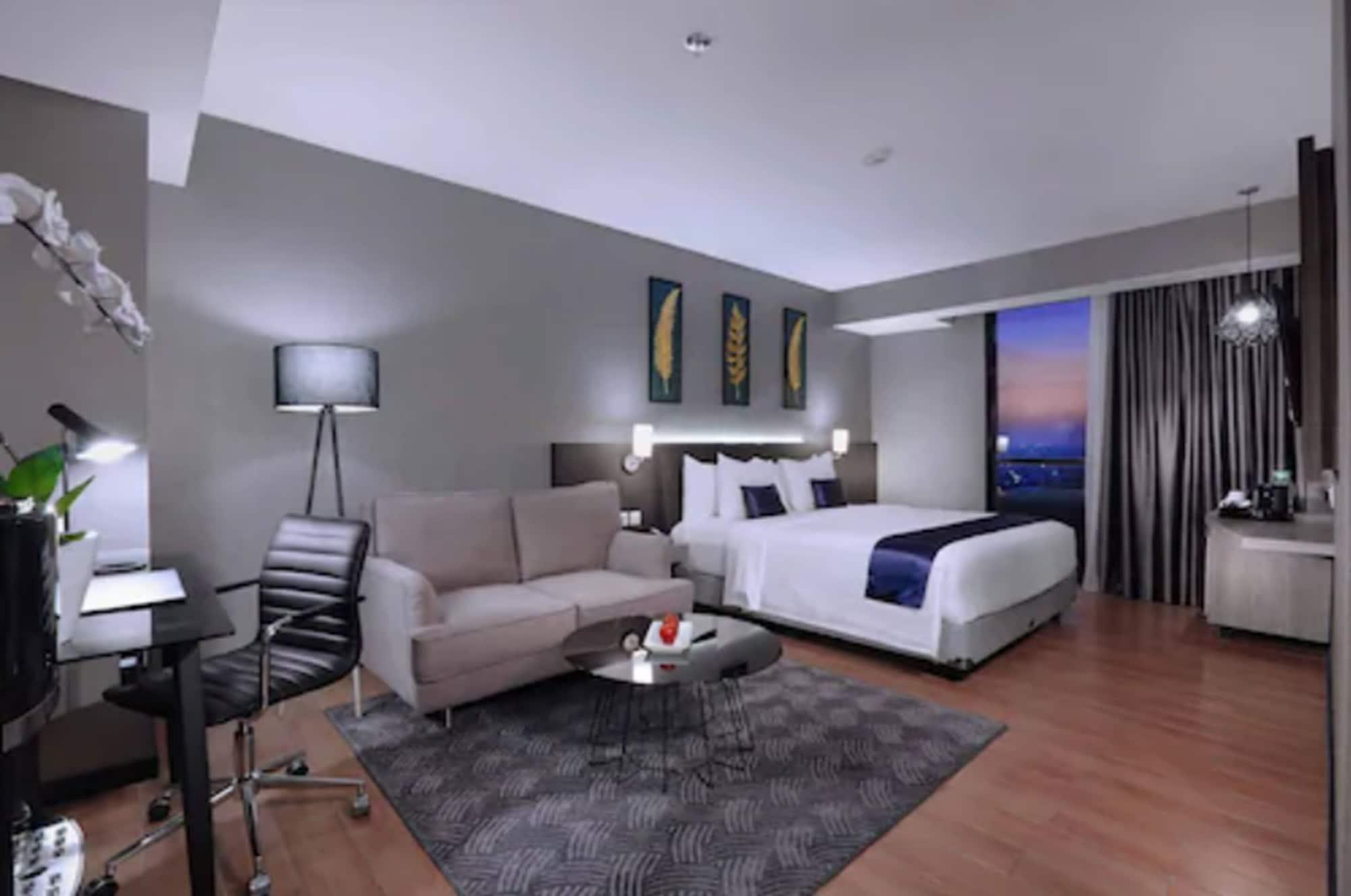 Aston Inn Pandanaran Semarang Exterior photo