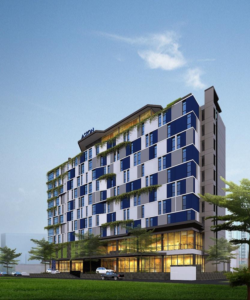 Aston Inn Pandanaran Semarang Exterior photo