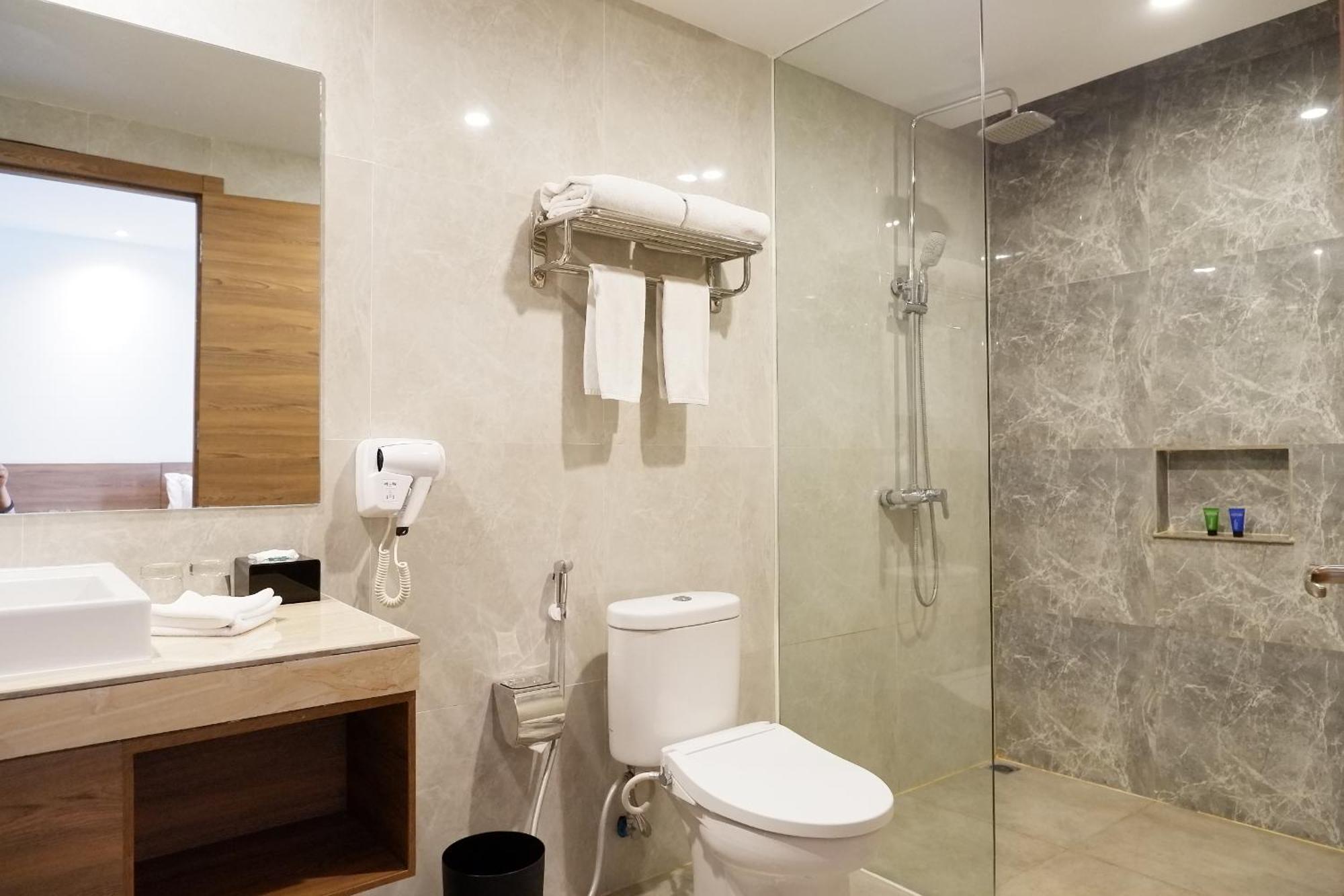 Aston Inn Pandanaran Semarang Exterior photo