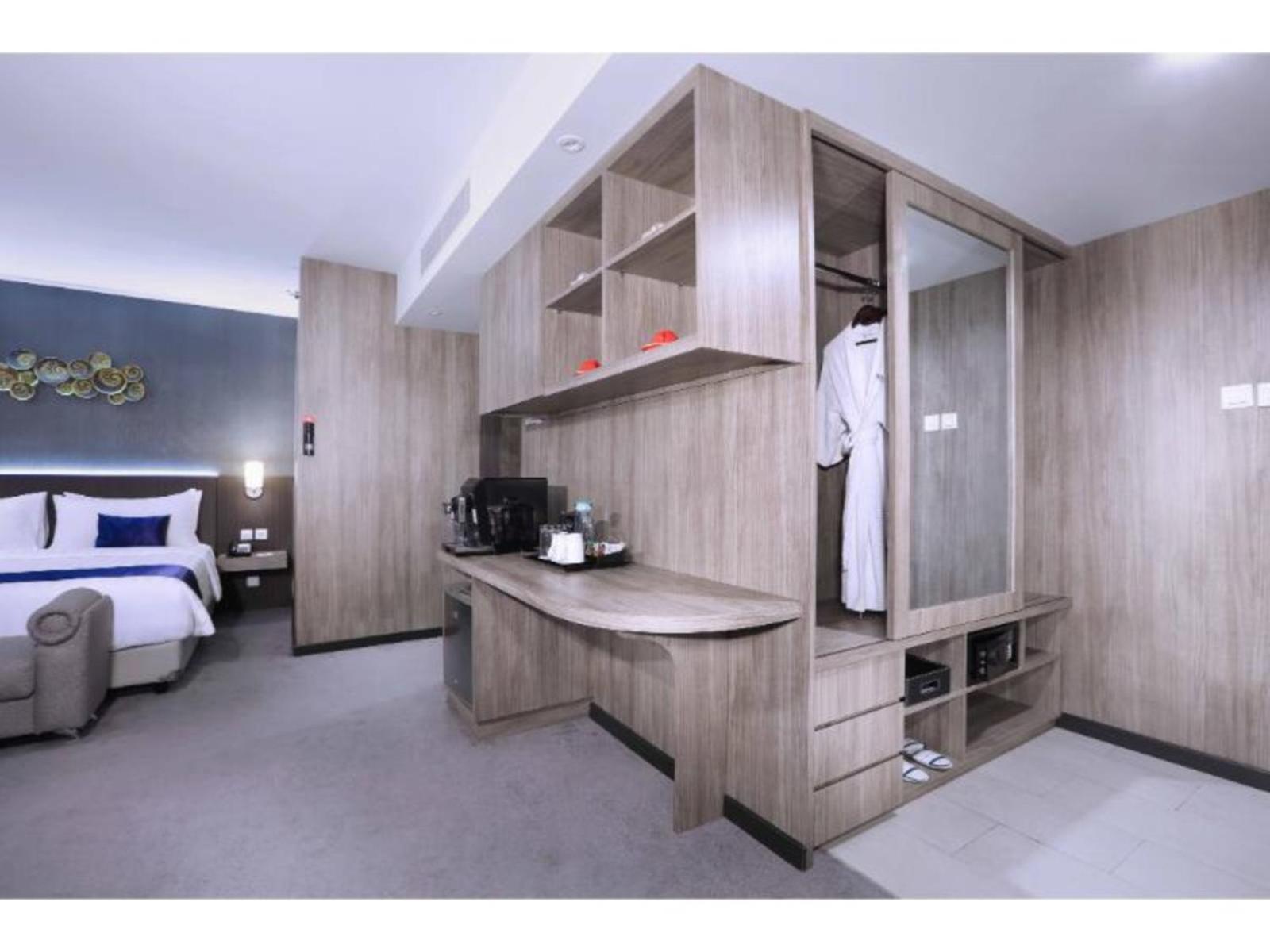 Aston Inn Pandanaran Semarang Exterior photo
